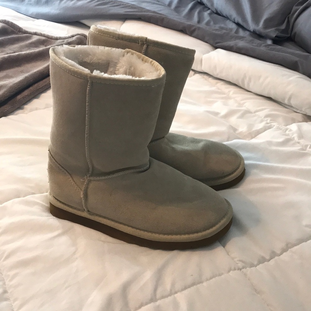 Women’s cream UGG boots
